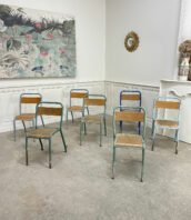 lot chaises tolix multicolore bois metal mobilier vintage 5francs 1 172x198 - Stock chaises multicolores Tolix